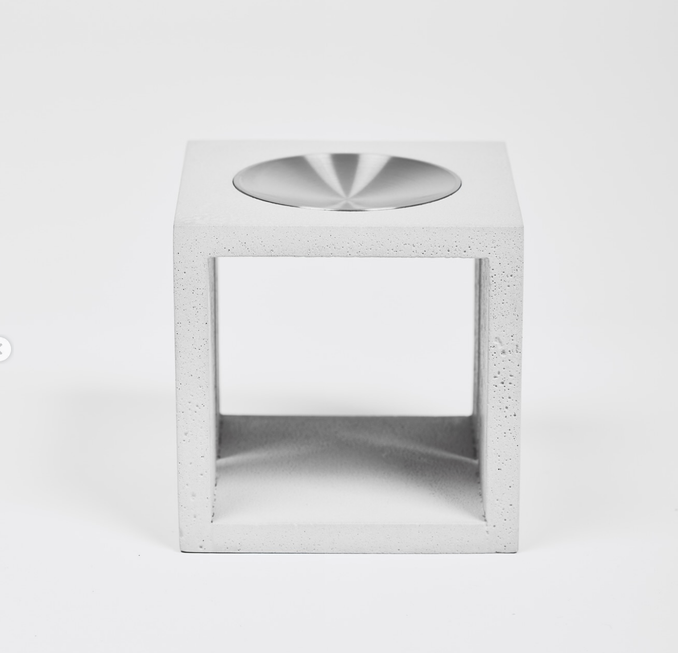 Oil Diffuser — front elevation of the diffuser